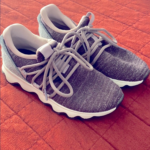 Sorel Shoes - Sorel kinetic lace up sneaker size 6